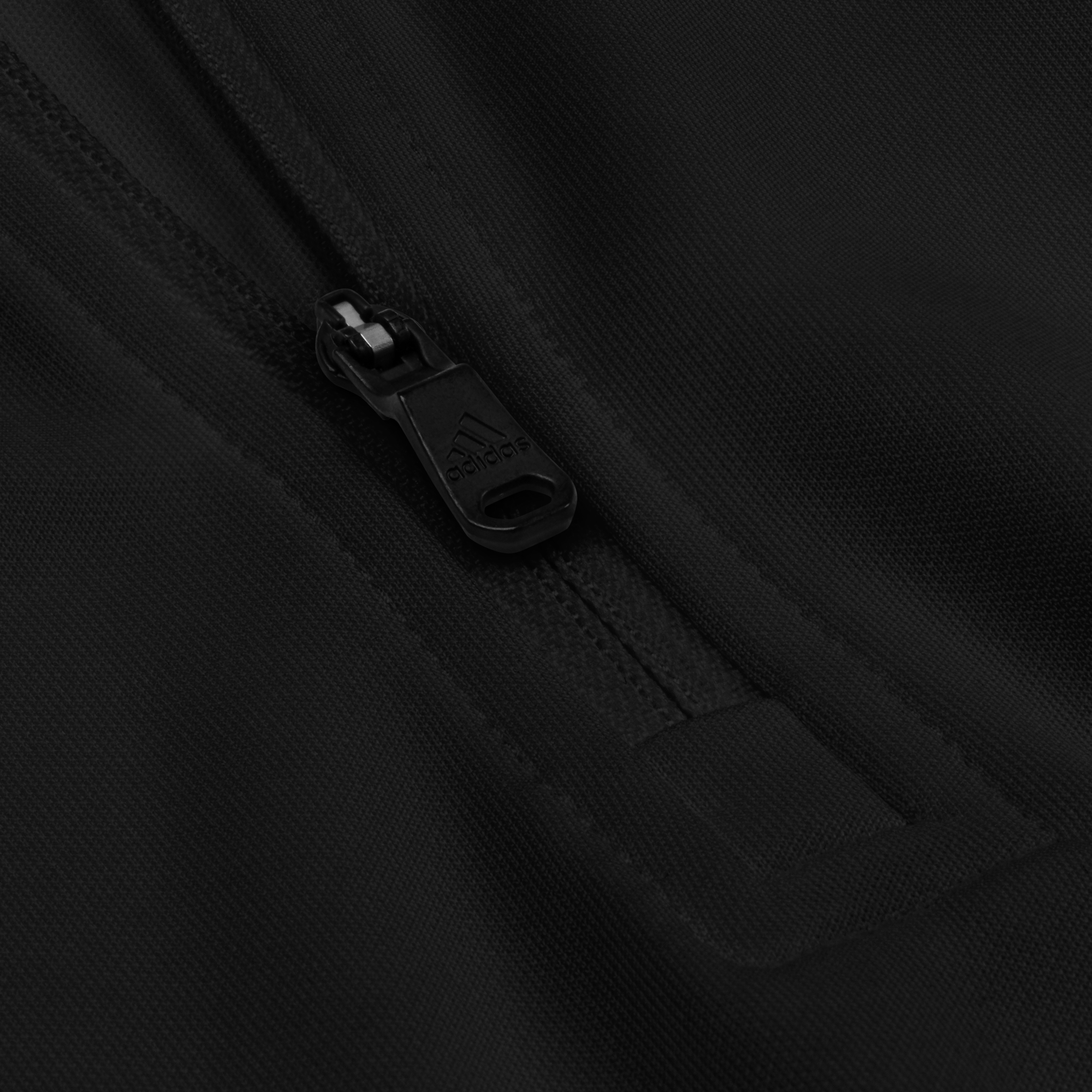 adidas® x tsgabrielle® • Per Lui • Felpa con Zip a 1/4 • Colori Scuri - View 8